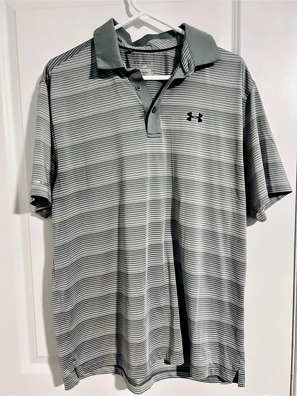 Under Armour Striped Polo in Gray & White Size Large Like New